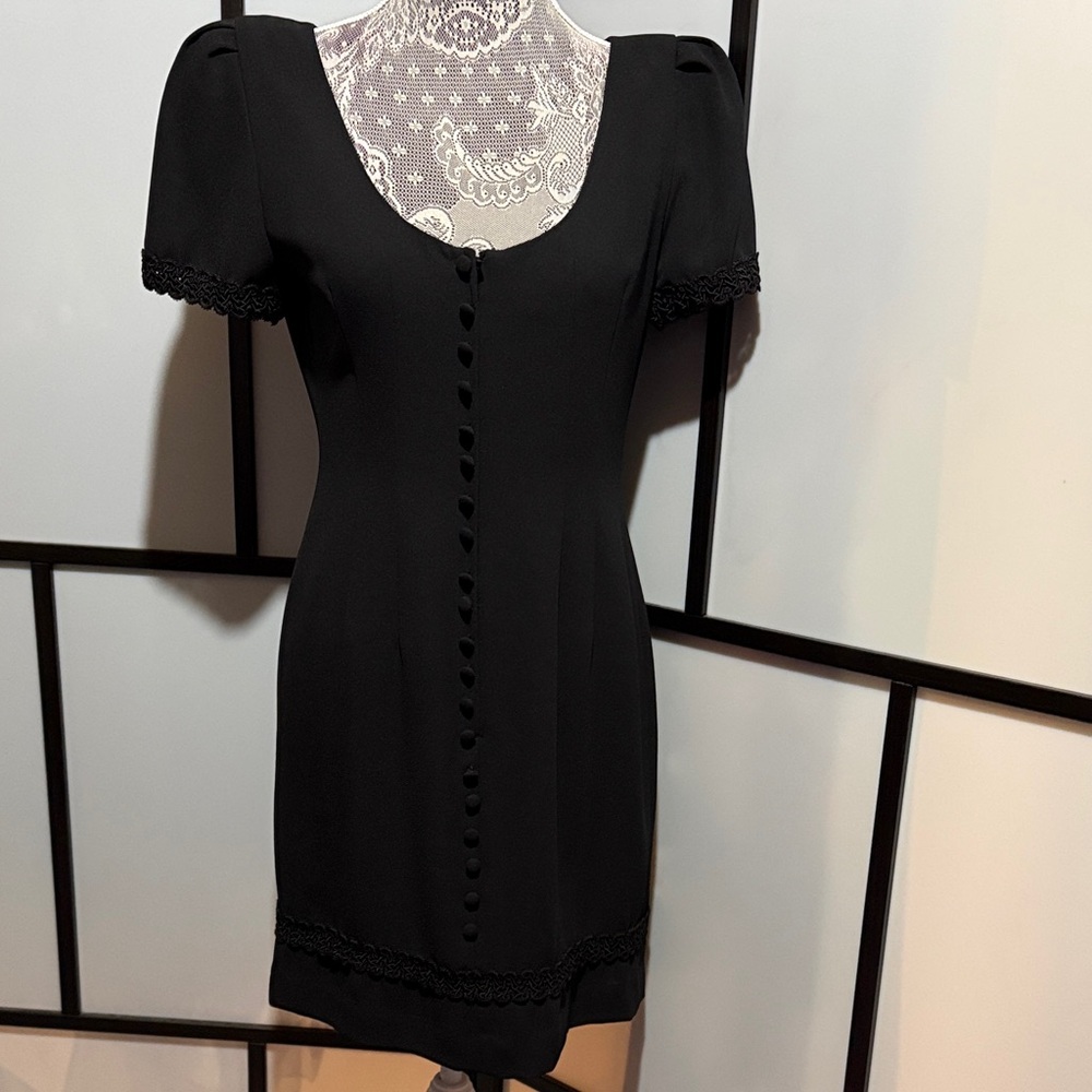 Donna Morgan Black Scoop Neck Button-Front Mini Dress